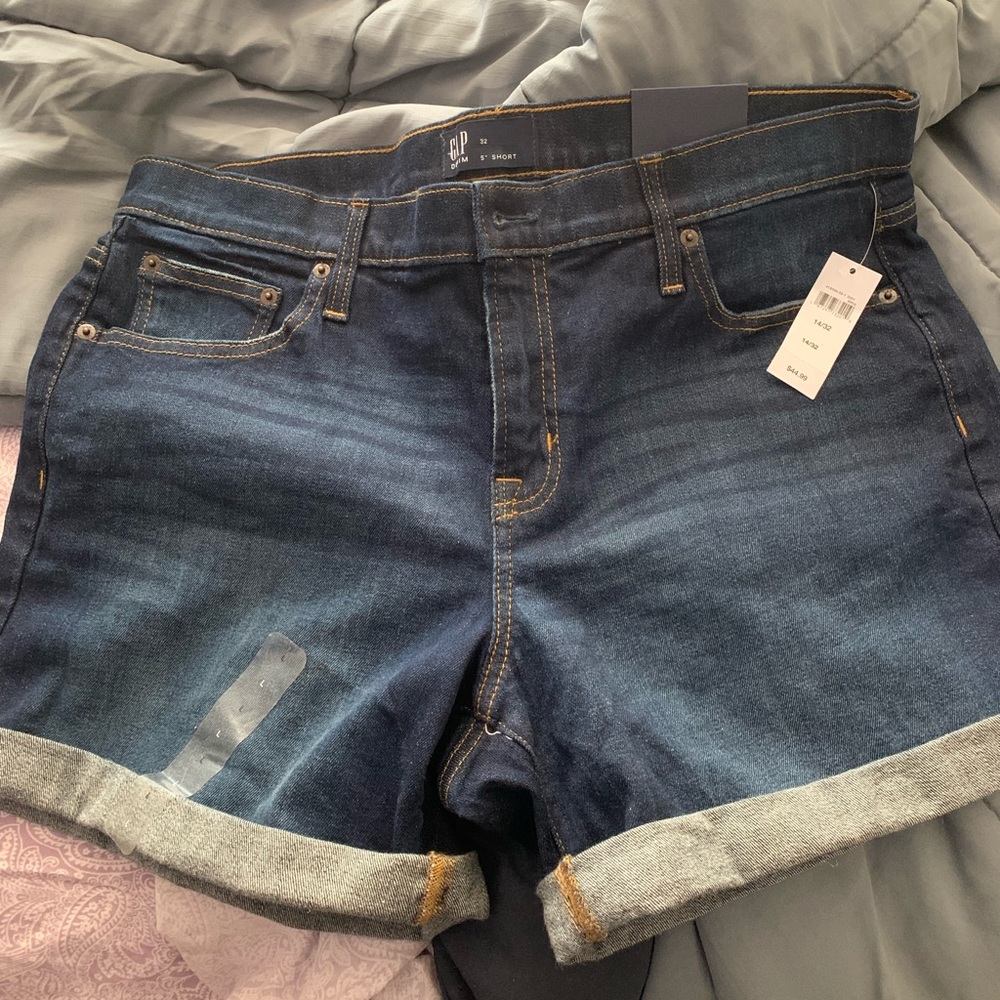 NWT GAP shorts, Size 14/32